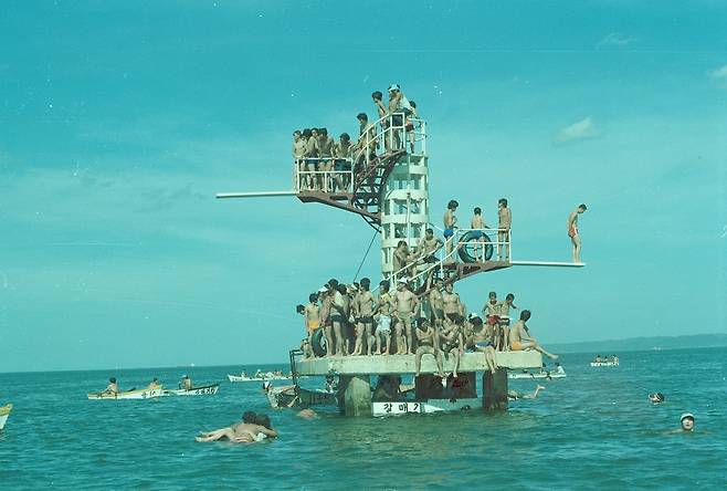 1979년 포항송도해수욕장 다이빙대 모습. /포항시 제공