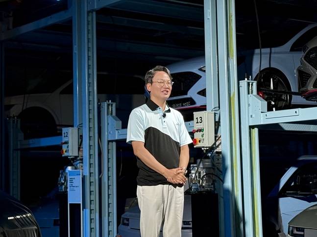 10일 경기도 의왕시 'N&nbsp;아카이브'에서 이철민 현대차 국내마케팅실 상무가 아이오닉 6N을 소개하고 있다./사진=백유진 기자 byj@