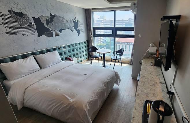 ‘어르신 안전숙소’로 활용하는 호텔 객실 내부(사진=영등포구)