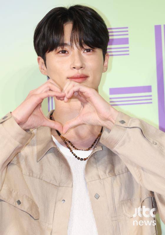 배우 변우석이 31일 오후 서울 강남구 코엑스 메가박스에서 열린 영화 '원더랜드' VIP 시사회에 참석해 포즈를 취하고 있다. 김현우 엔터뉴스팀 기자 kim.hyunwoo3@jtbc.co.kr (콘텐트비즈니스본부)