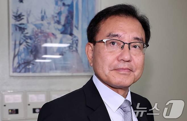 순직 해병 수사 방해 의혹 사건을 수사하는 이명현 특별검사가 25일 오전 서울 서초구 사무실로 출근하고 있다. 2025.6.25/뉴스1 ⓒ News1 김성진 기자