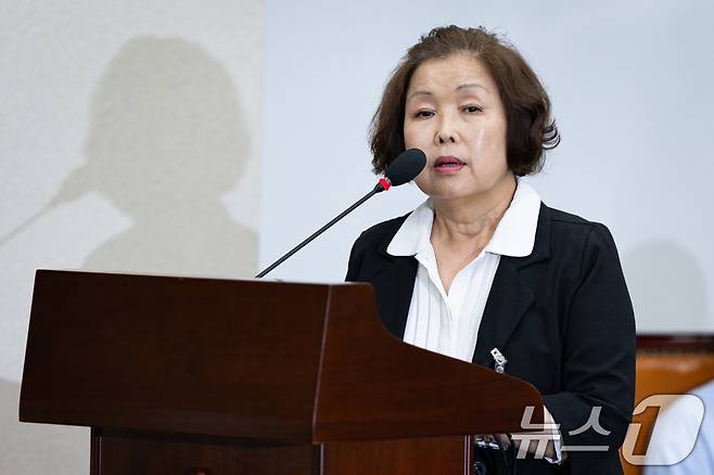 손효숙 리박스쿨 대표가 10일 서울 여의도 국회에서 열린 교육위원회 리박스쿨 청문회에 출석해 의원 질의에 답하고 있다. 2025.7.10/뉴스1 ⓒ News1 유승관 기자