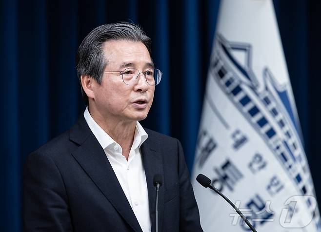 김용범 대통령실 정책실장이 10일 서울 용산 대통령실 청사에서 RE100 산단 관련 브리핑을 하고 있다. 2025.7.10/뉴스1 ⓒ News1 이재명 기자