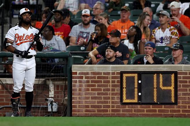 미국 메릴랜드주 볼티모어의 캠든 야즈 오리올 파크에 설치되어 있는 피치클락 전광판. 사진 | AFP 연합뉴스