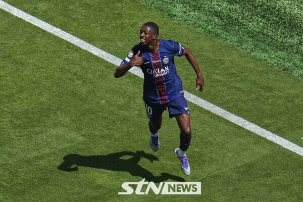 환호하는 파리 생제르맹 FC 윙포워드 우스망 뎀벨레. /사진=뉴시스/AP