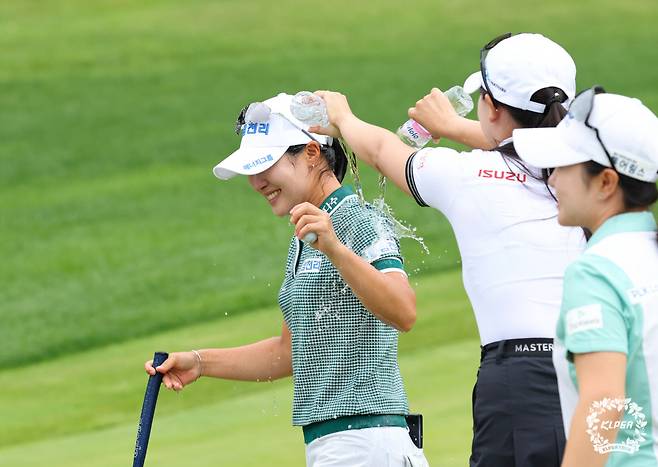 고지우 하이원리조트 여자오픈 FR 우승 축하 물세례