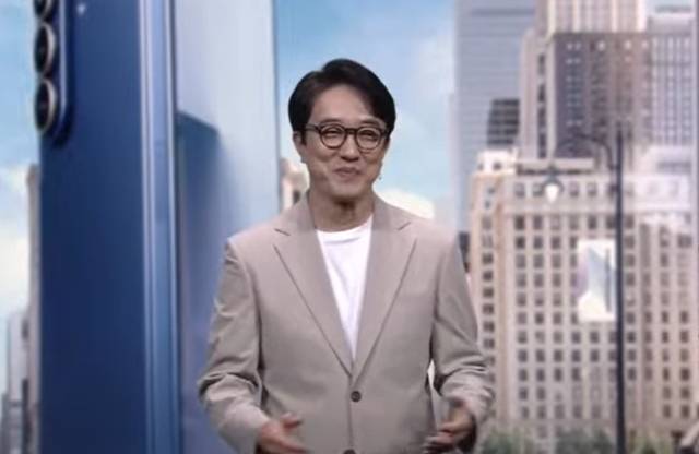 최원준 삼성전자 MX사업부 COO가 신제품의 AI 기능에 대해 설명하고 있다. /언팩 영상 캡처