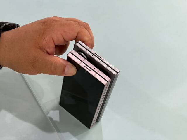 갤럭시Z폴드7(위)과 갤럭시Z폴드6(아래) (사진=지디넷코리아 신영빈 기자)