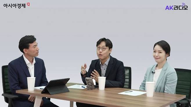 지난 9일 강전애 국민의힘 대변인과 김준일 시사평론가가 소종섭 정치스페셜리스트의 사회로 이슈에 대해 대담하고 있다.