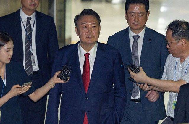 12·3 비상계엄과 관련해 특검의 수사를 받는 윤석열 전 대통령이 9일 서울 서초구 서울중앙지법에서 열린 구속 전 피의자 심문(영장실질심사)이 끝난 뒤 법원을 떠나고 있다. ⓒ 연합뉴스