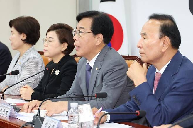 국민의힘 송언석 비대위원장 겸 원내대표가 10일 서울 여의도 국회에서 열린 비상대책위원회의에서 발언하고 있다.ⓒ연합뉴스