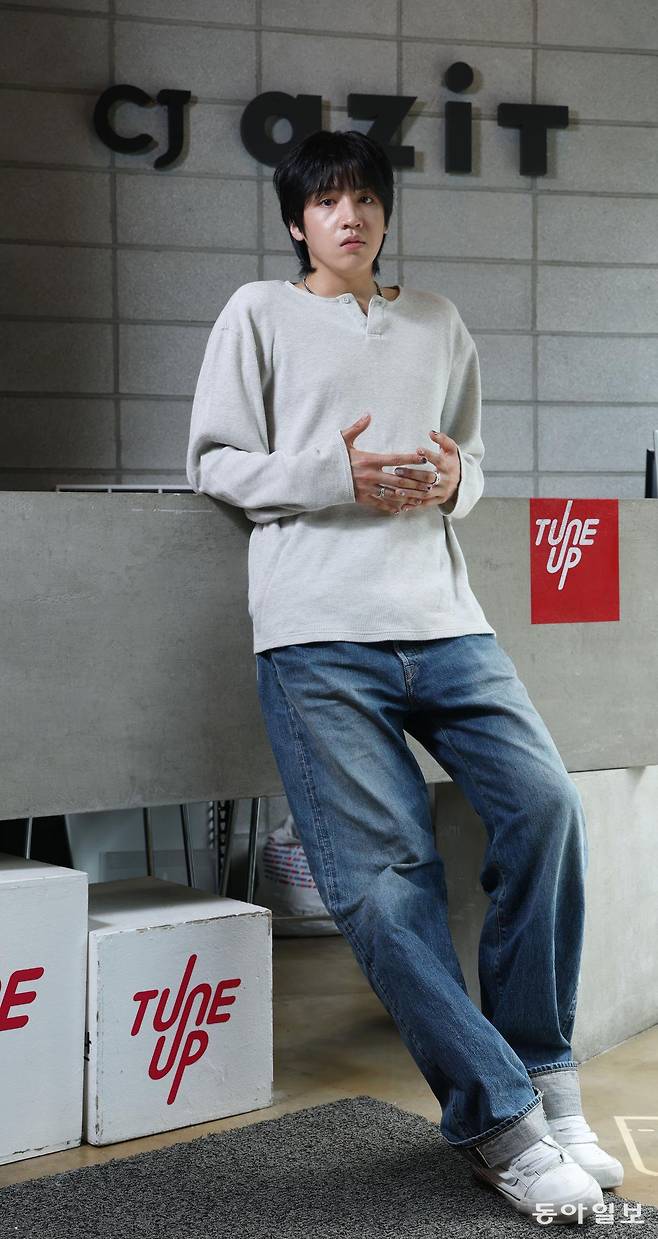 가수 정우석은 3일 서울 마포구 CJ아지트에서 “아이돌 때와는 다른 음악적 색깔을 보여주겠다”고 했다. 
신원건 기자 laputa@donga.com