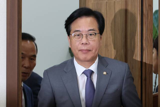 송언석 국민의힘 비상대책위원장 겸 원내대표가 10일 국회에서 열린 비상대책위원회의에 참석하고 있다. [연합뉴스]