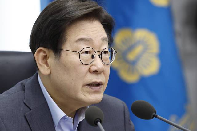 이재명 대통령이 10일 서울 용산 대통령실 청사에서 열린 3차 수석·보좌관 회의에서 발언하고 있다. 대통령실통신사진기자단=연합뉴스.