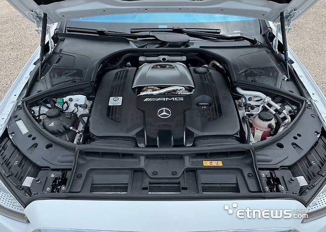 메르세데스-AMG S 63 E 퍼포먼스 엔진룸. 제주=정치연 기자