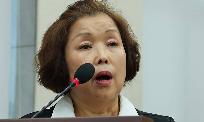 손효숙 리박스쿨 대표가 10일 오전 서울 여의도 국회 교육위원회에서 열린 리박스쿨 청문회에서 의원 질의에 답하고 있다. 김영원 기자 forever@hani.co.kr