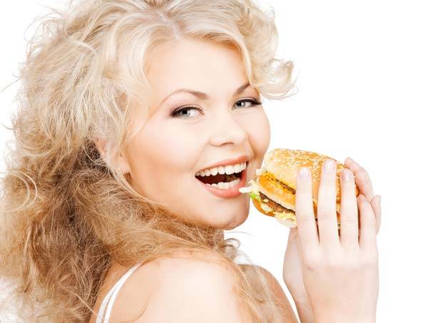 고칼로리, 고탄수화물 식품 섭취를 줄이고, 유산소와 근력 운동을 병행하면 효과적으로 나잇살을 뺄 수 있다./클립아트코리아