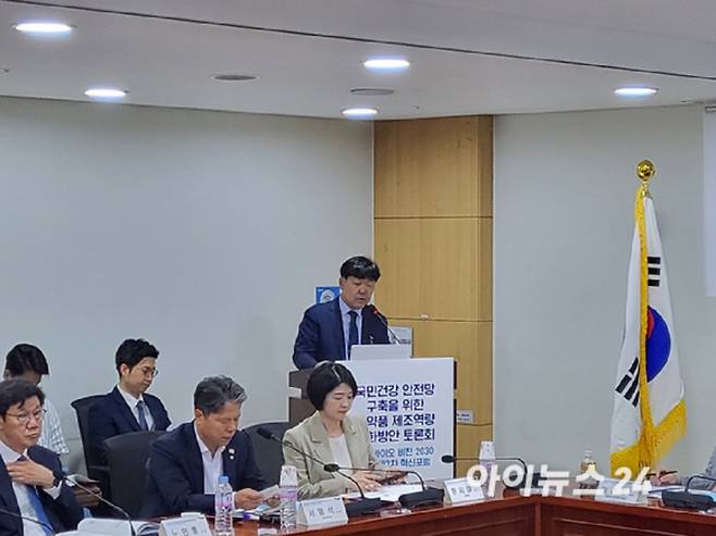 박완갑 종근당바이오 대표가 10일 국회에서 열린 '의약품 제조역량 강화방안 토론회'에 참석해 발언하고 있다. [사진=정승필 기자]