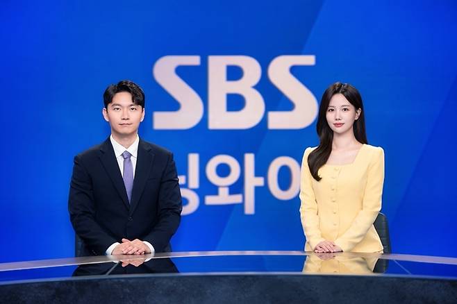 21일부터 아침 뉴스 모닝와이드 진행을 맡게 될 박찬근(왼쪽) 기자와 김가현 아나운서. /SBS