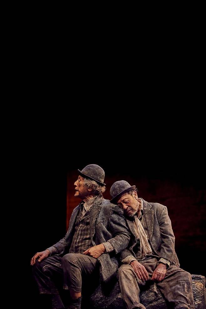 신구와 박근형이 출연한 ‘고도를 기다리며’. 인천시 제공