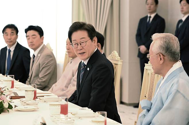 이재명 대통령이 지난 9일 용산 대통령실에서 열린 종교 지도자 초청 오찬 간담회에서 인사말을 하고 있다. 김창길 기자