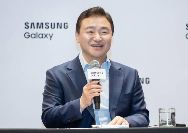 Roh Tae-moon, acting head of the device experience division at Samsung Electronics, speaks at a press conference after the Galaxy Unpacked event in Brooklyn, New York, Wednesday. (Samsung Electronics)
