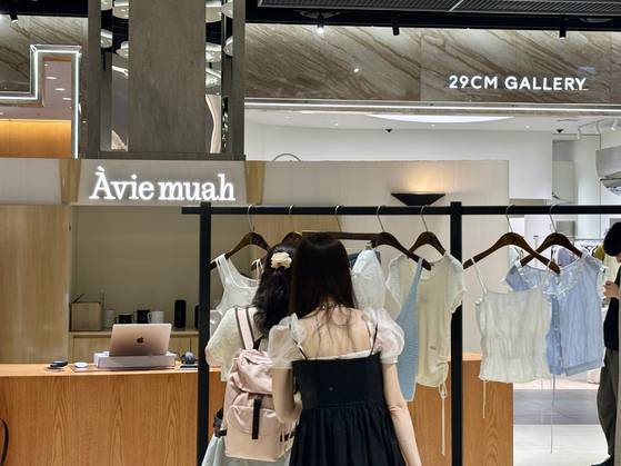 Online brand Avie muah's store that newly opened at the Hyundai Department Store's Pangyo branch [LEE JIAN]