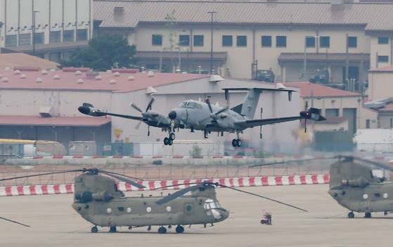 The RC-12X Guardrail reconnaissance aircraft takes off from Camp Humphreys in Pyeongtaek, Gyeonggi, on May 23.[NEWS1]