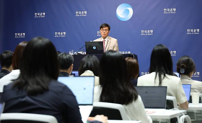 Bank of Korea (BOK) Governor Rhee Chang-yong speaks during a press briefing at the BOK headquarters in Jung District, central Seoul, on July 10. [JOINT PRESS CORPS]
