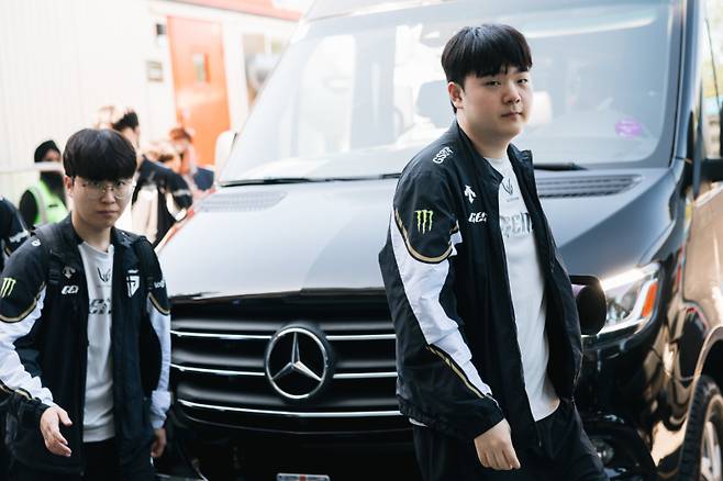 ‘기인’ 김기인(왼쪽)과 ‘캐니언’ 김건부. 라이엇 게임즈 제공