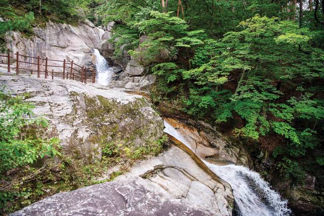 강릉시 소금강 계곡 구룡폭포.