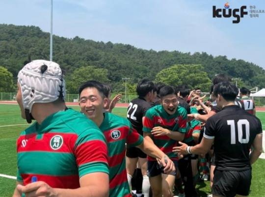 육사 럭비 선수들이 서울대와의 경기를 마친 뒤 인사를 나누는 모습 [한국대학스포츠협의회 홈페이지 캡처]