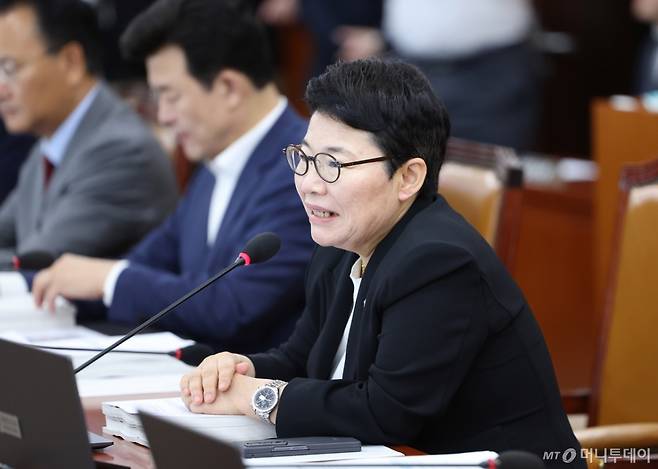 [서울=뉴시스] 김명년 기자 = 9일 오전 서울 여의도 국회에서 열린 기획재정위원회 전체회의에서 차기 위원장에 내정된 임이자 국민의힘 의원이 인사말을 하고 있다. 2025.07.09. kmn@newsis.com /사진=김명년