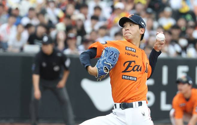 한화 이글스 황준서가 팀의 6연승이 걸린 전반기 최종전에 선발 등판한다. 사진은 한화에서 활약 중인 황준서의 모습. /사진=뉴스1