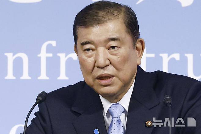 [도쿄=AP/뉴시스]오는 20일 치러질 일본 참의원(상원) 선거를 앞두고 집권 자민당 총재인 이시바 시게루(石破茂) 총리가 고전하는 가운데, 그가 지난 일주일 동안 유새로 약 1만㎞를 이동했다고 아사히신문이 10일 보도했다. 사진은 이시바 총리가 지난달 29일 도쿄에서 열린 한 컨벤션에서 발언하고 있는 모습. 2025.07.10.