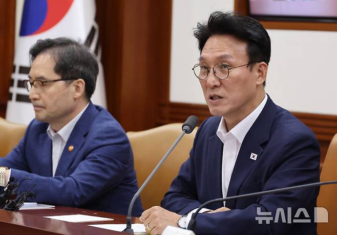 [서울=뉴시스] 김명원 기자 = 김민석 국무총리가 10일 오전 서울 종로구 정부서울청사에서 열린 국정현안관계장관회의에 참석해 발언하고 있다. 2025.07.10. kmx1105@newsis.com