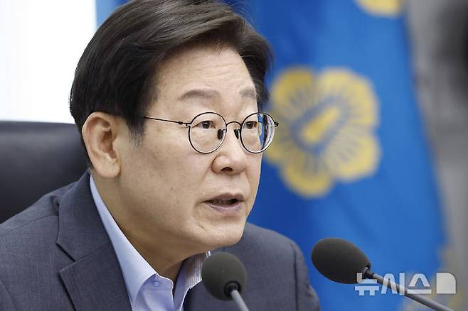 [서울=뉴시스] 최동준 기자 = 이재명 대통령이 10일 서울 용산 대통령실 청사에서 열린 제3차 수석보좌관 회의에서 발언하고 있다. 2025.07.10. photocdj@newsis.com