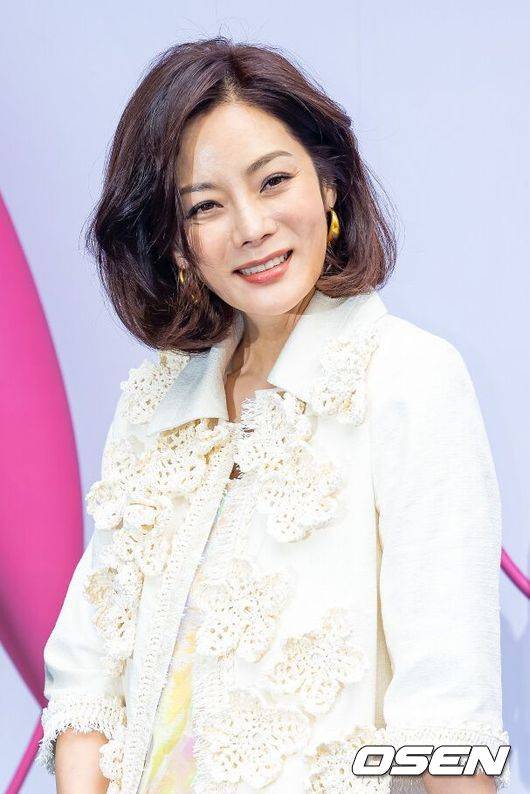 [OSEN=민경훈 기자]배우 배우 채림이 아들과 함께 포즈를 취하고 있다. 2023.03.16 /rumi@osen.co.kr