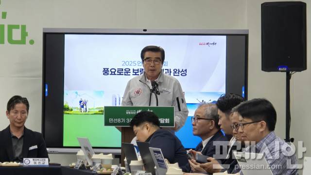 ▲김동일 보령시장이 탄소중립 모빌리티센터에서 열린 언론인 간담회에서 인사하고 있다 ⓒ프레시안(이상원)