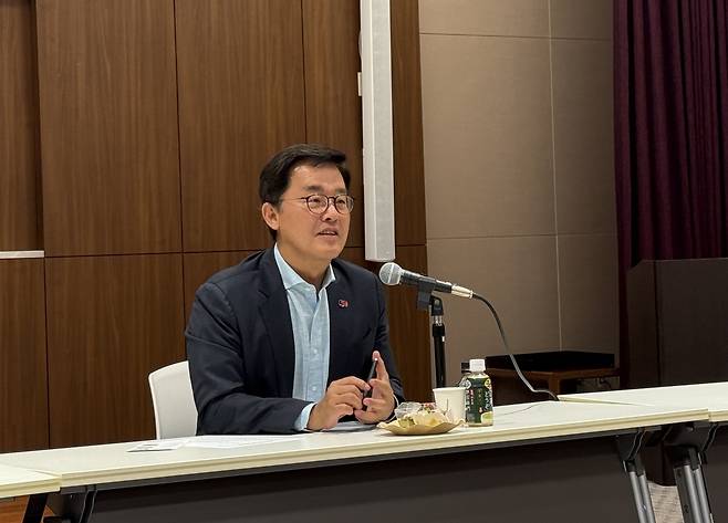 박철희 주일본 한국대사가 10일 도쿄&nbsp;미나토구 한국대사관에서 이임 기자간담회를 하고 있다. 도쿄=유태영 특파원