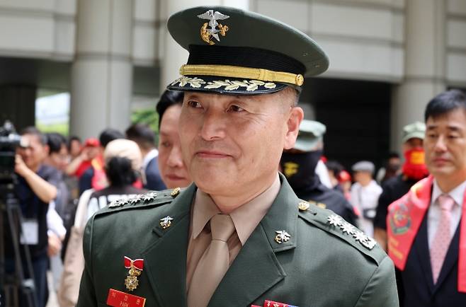 해병대원 순직 사고와 관련해 항명 등 혐의를 받는 박정훈(전 해병대 수사단장) 대령이 27일 서울 서초구 서울고법에서 열린 항소심 2차 공판에 출석하고 있다. 2025.6.27 뉴스1