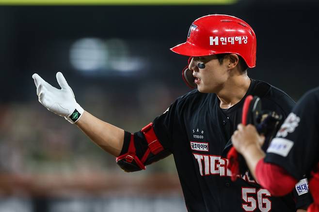 KIA 오선우가 8일 대전 KIA전에서 안타를 때리고 세리머니하고 있다. KIA 타이거즈 제공