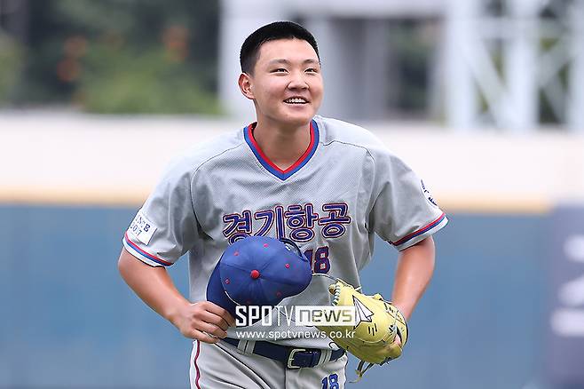 ▲ 경기항공고 양우진은 9일 경남고와 8강전에서 102구를 던지며 8⅓이닝 8탈삼진 무실점으로 호투했다. ⓒ곽혜미 기자