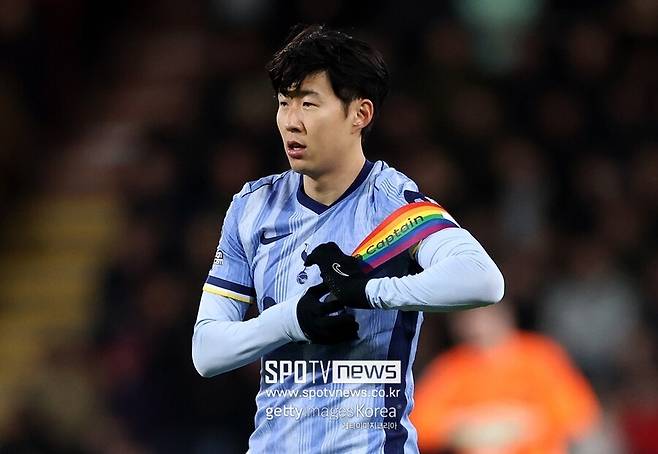 ▲ 풋볼런던은 프랭크 감독의 전술을 예측하며 윙포워드에&nbsp; 모하메드 쿠두스와 마티스 텔, 마이키 무어, 마노르 솔로몬, 브레넌 존슨 등을 나열했다. 손흥민은 없었다. 손흥민을 배제할 가능성을 열어놓은 셈이다. 손흥민이 잔류하더라도 벤치 자원으로 전락할 수 있다는 부정적인 전망이 나오는 이유다.