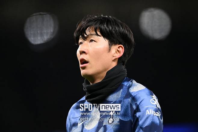 ▲ 그렇기에 손흥민은 토트넘 합류 직후 새 사령탑인 프랭크 감독과 미래에 대한 대화를 나눌 것으로 보인다. 이미 현지 매체들을 꾸준히 "프랭크 감독의 부임 후 첫 업무는 손흥민의 거취에 대한 이야기를 나누는 것이다"라고 보도한 바 있다.