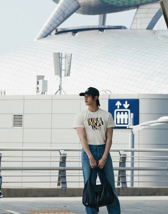 스트레이 키즈 방찬, 흰 티에 청바지 '완벽 비주얼'