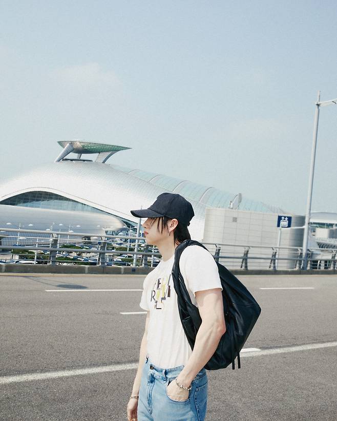 스트레이 키즈 방찬, 흰 티에 청바지 '완벽 비주얼'