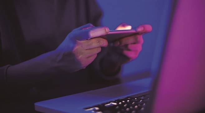 과금을 유도하는 모바일 게임은 과소비를 유발하기 쉽다.[사진 | 게티이미지뱅크]