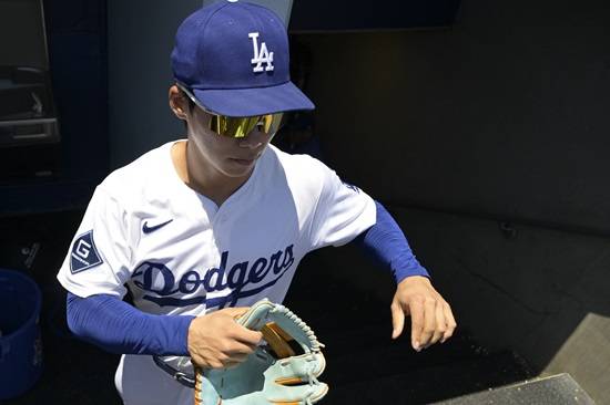 LA 다저스 김혜성이 10일(한국시간) 미국 위스콘신주 밀워키 아메리칸 패밀리 필드에서 열린 2025 미국 메이저리그(MLB) 밀워키 브루어스와의 원정경기 7회초 대주자로 출전해 1타수 1안타 1도루를 기록했다. 연합뉴스