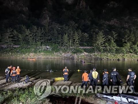 금강 상류서 물놀이하다 실종된 20대 4명 모두 심정지 상태로 발견 [금산군 제공. 재판매 및 DB 금지]